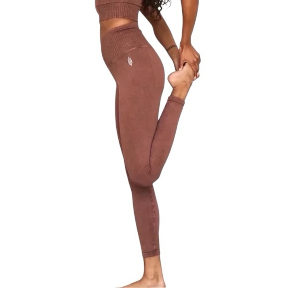 NWOT Free People FP Movement M/L Brown Good Karma Leggings